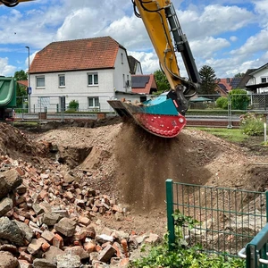 třídicí lopata MaC-Rock - třídění demoličního odpadu