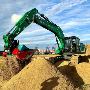 třídicí lopata MaC-Rock - třídění odpadní zeminy (2)