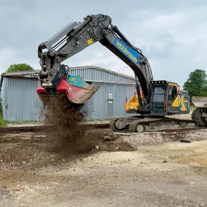 třídicí lopata MaC-Rock - třídění odpadní zeminy (4)